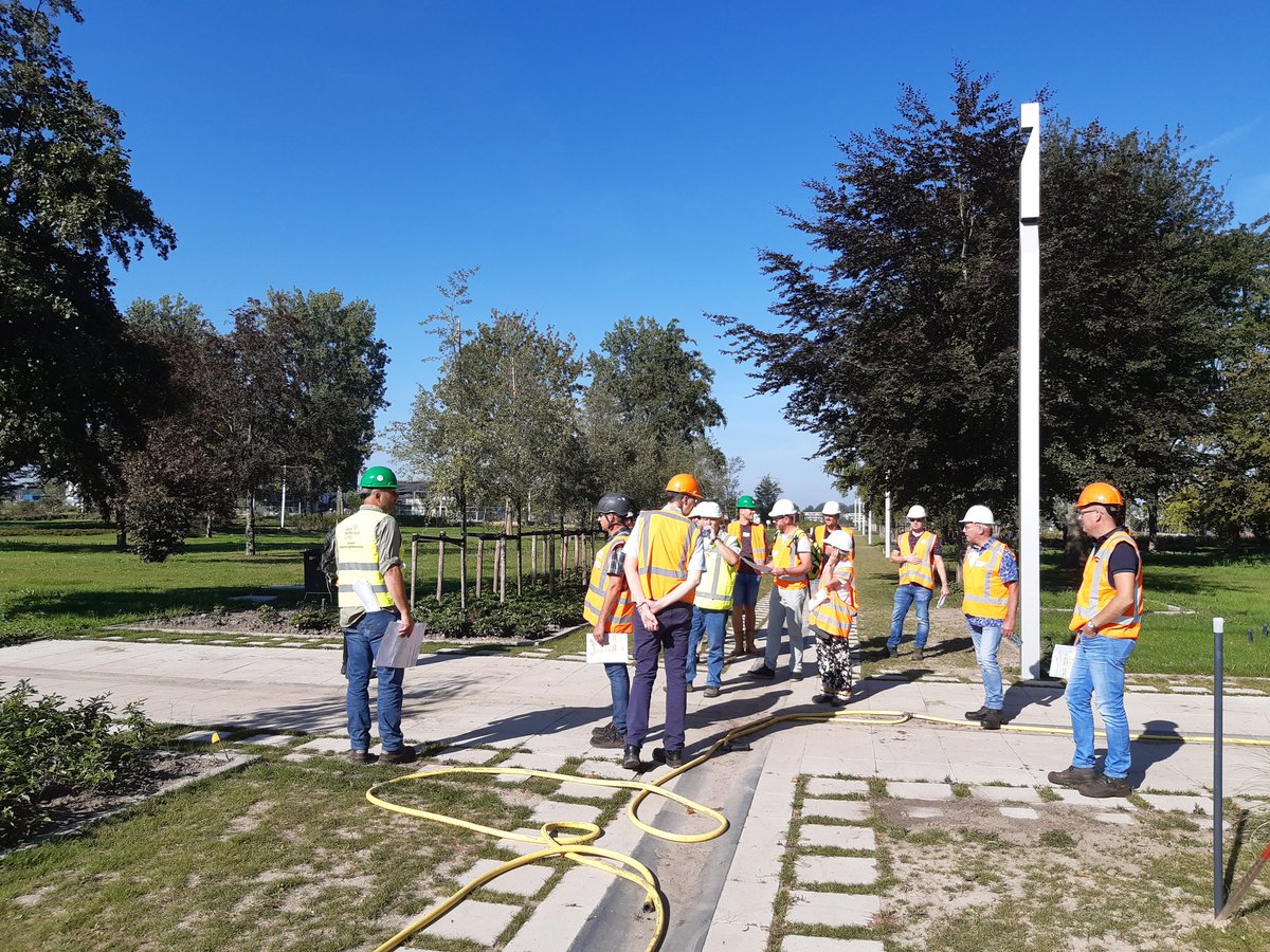 Vandaag en vorige week als gids gewerkt op het Floriade terrein in Almere. Als boomsoortspecialist voelde ik me als een vis in het water in deze Hortus op alfabet! De boomsoorten van de toekomst laten zien aan groenspecialisten! Van Abies tot Ziziphus #bomenbieb
