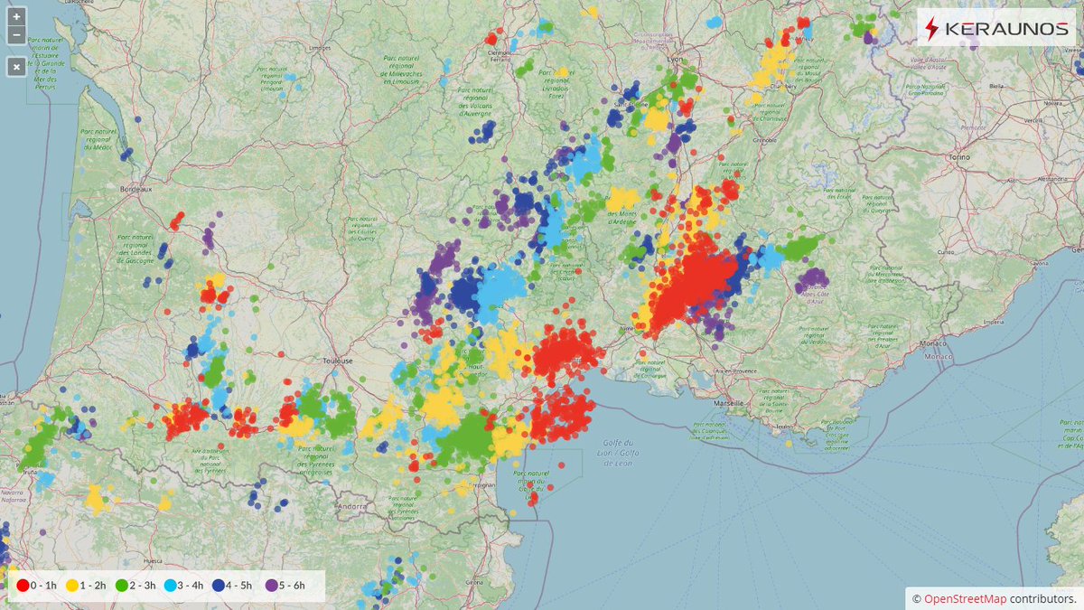 Forts #orages sur le sud ce soir, avec très fortes pluies provoquant parfois des inondations par ruissellement, associées à des chutes de grêle. 