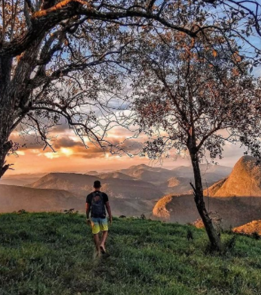 TurismoRJ's tweet photo. Para planejar❗

Hoje a dica é a Serra das Almas, em em Doutor Elias, distrito de #TrajanodeMoraes. Com 1.300 metros de altitude, é um dos pontos mais altos e bonitos do município. O caminho que leva ao topo possui 6 km.
ㅤ
📸:@ritsoncell https://t.co/3ZlmpPKDbm