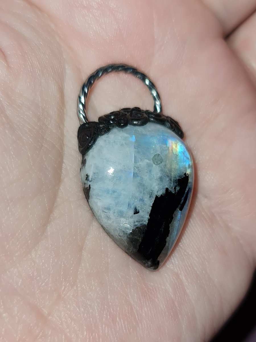 I made a thing..... 

Moonstone with Black Tourmaline running through. 

#moonstone #blacktourmaline #handmade #etsy
