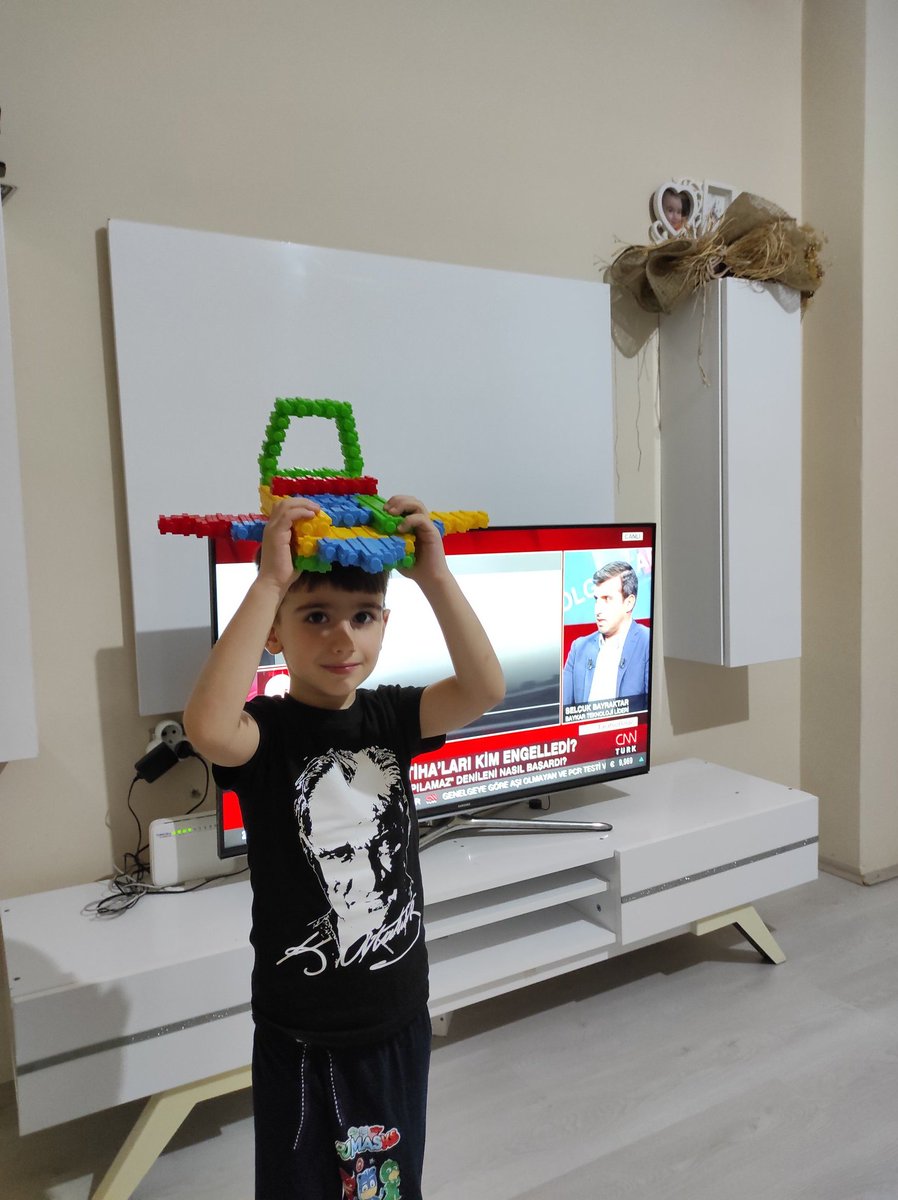 DADALOGLU008's tweet photo. #TarafsızBölge 4 yaşında olan oğlumla Selçuk beyi takip edince bu satte TB2 imal ettik. 😆 https://t.co/5QZdLvbxl9