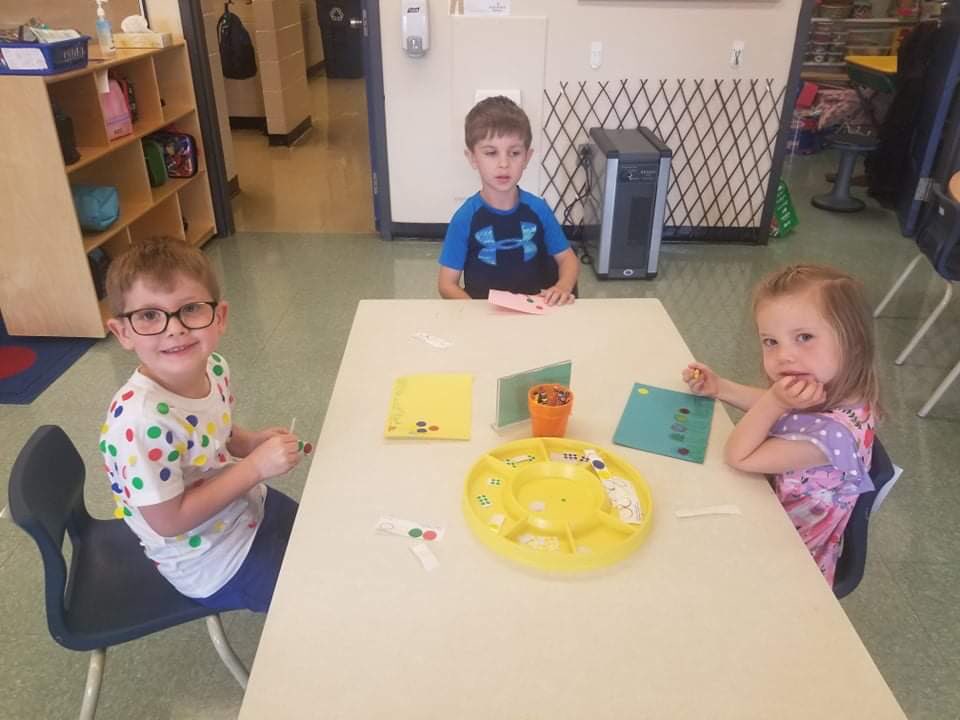 MmeMorris_CHE's tweet photo. Dot day was fun! All things dots! @cowanelementary https://t.co/KynRCK0izM