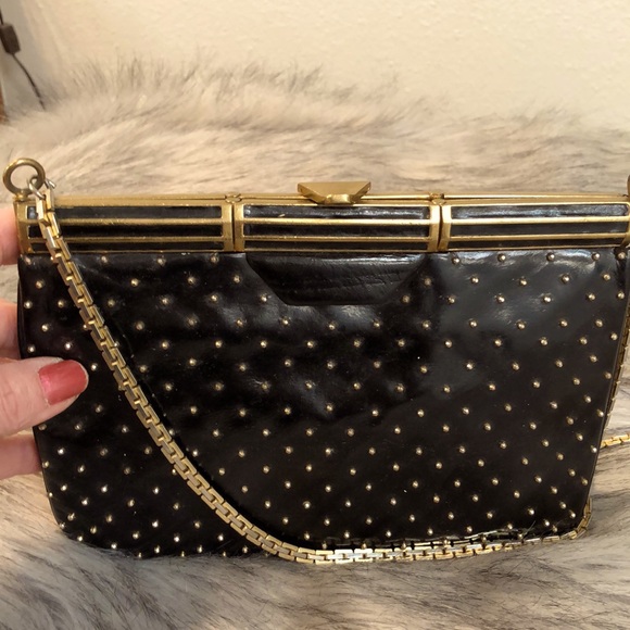 URWorkingEdge's tweet image. So good I had to share! Check out all the items I'm loving on @Poshmarkapp from @BettyChic1 #poshmark #fashion #style #shopmycloset #elliekate #judithleiber: posh.mk/ea3Y9vVYzjb