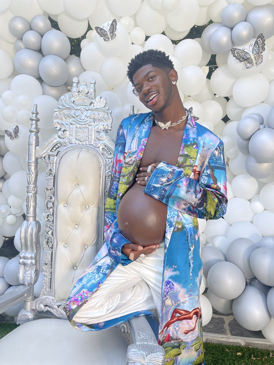 after hours of setting up by myself i’m about to kick off my baby shower. trying not to cry omg. 🥲😩🦋💕