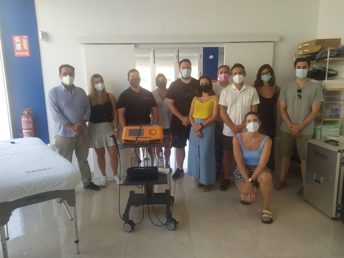 Profesionales de <a href="/c_plazanarbona/">clinica_plazanarbona</a> formándose en @indiba en las instalaciones de Atm sur by rehabfisica en el curso de indiba fascia
