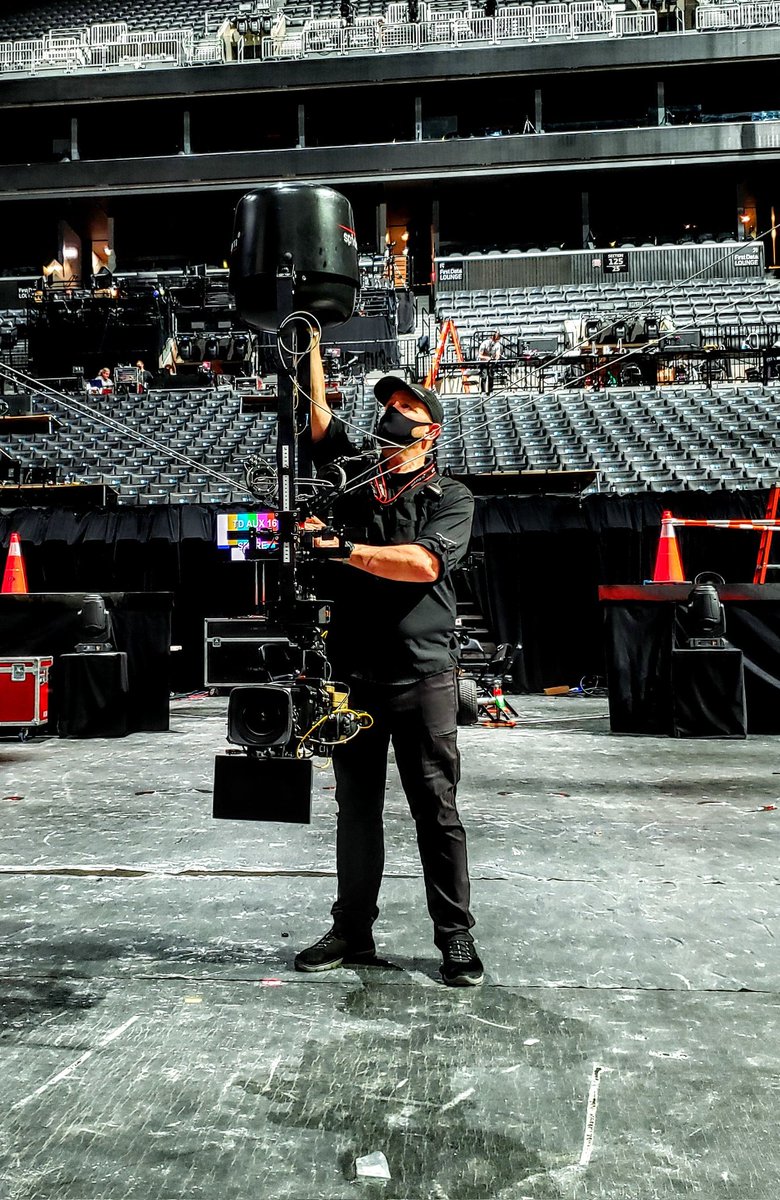 PeterDChilds's tweet photo. Good to be in NY for the 2021 VMA's with Spidercam. Great crew made the job even better🕸️👍. @wwwspidercamtv @NewtonNordic https://t.co/mpah7Xflw5