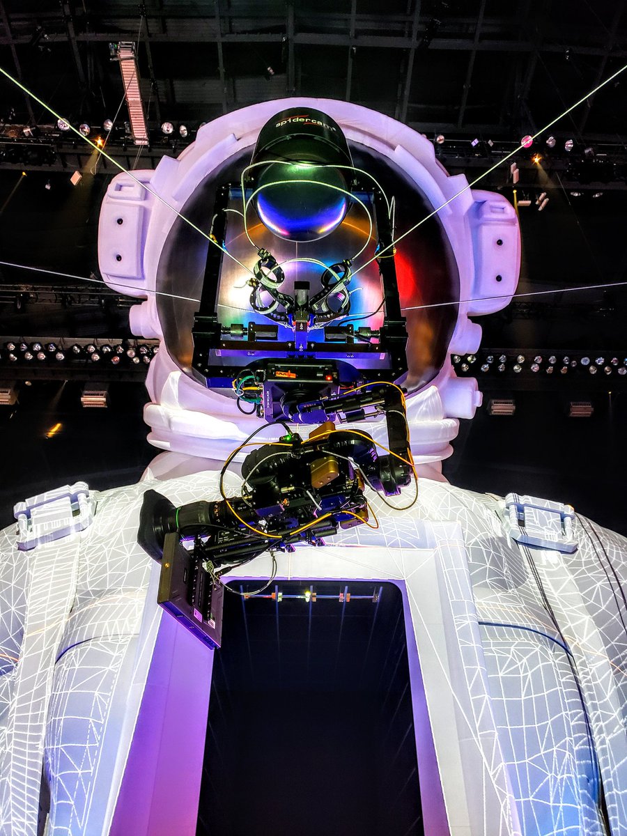 PeterDChilds's tweet photo. Good to be in NY for the 2021 VMA's with Spidercam. Great crew made the job even better🕸️👍. @wwwspidercamtv @NewtonNordic https://t.co/mpah7Xflw5