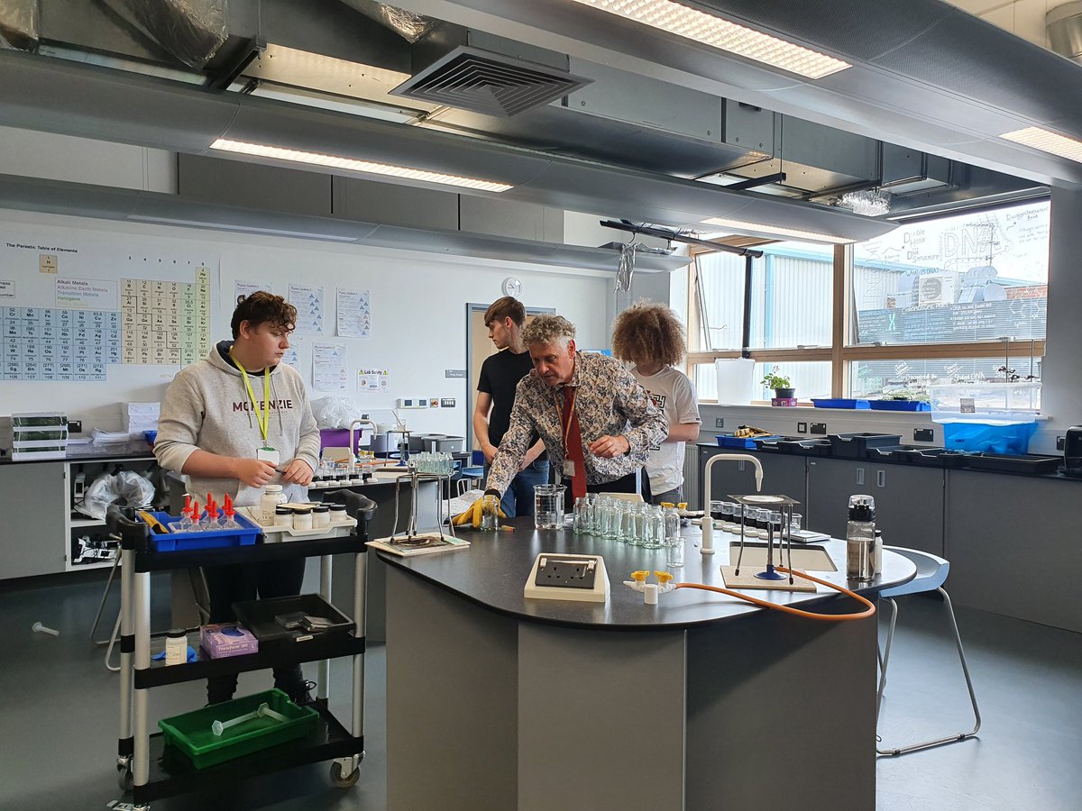 Year 13 Applied Scientists have had a great start to the new term, completing lots of practical investigations for their coursework! #WeAreMendip #science #Microbiology