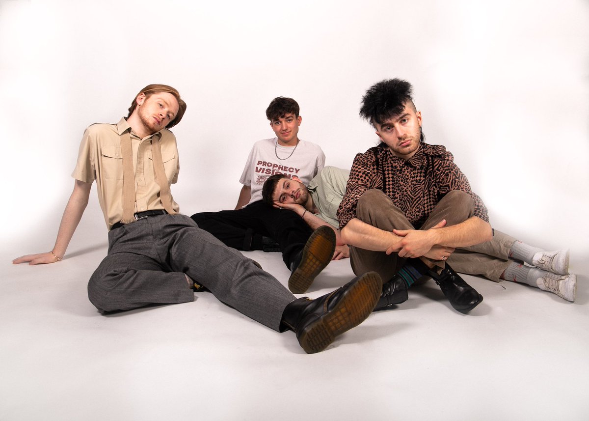 2 DAYS UNTIL CHASING DAYS IS YOURS TO KEEP | PRE-SAVE BELOW

lnk.to/chasingdays-su…

📸 Liv Kenny