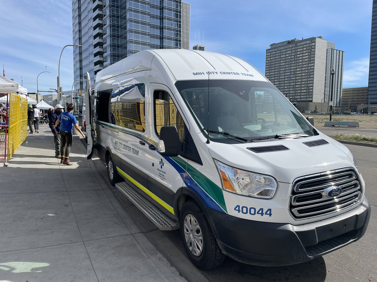 EHS_Alberta's tweet photo. #yourEMS Community Paramedics participated in the Health &amp; Wellness Fair to discuss how they can support our most vulnerable and marginalized populations @BoyleStreetCommunityServices https://t.co/7zF2v1fKDI