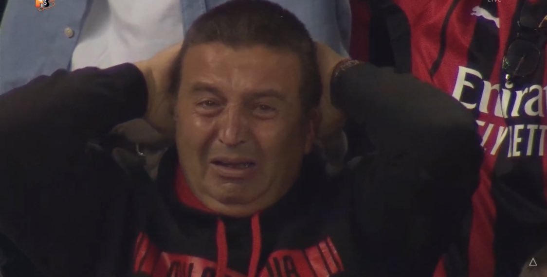 Милана плачет Милана плачет