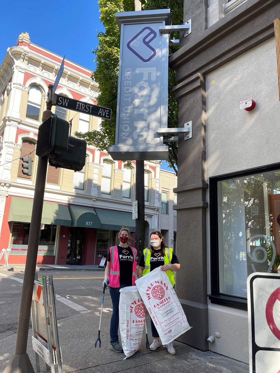 Today we partnered with <a href="/SOLVEinOregon/">SOLVE</a> and fellow credit unions for a downtown PDX clean up day! We're here to help moving our community forward and creating a cleaner and safer environment for everyone.

<a href="/NWCUA/">Northwest Credit Union Association</a> #creditunions #credituniongood #SolveThisTogether #HereForPortland