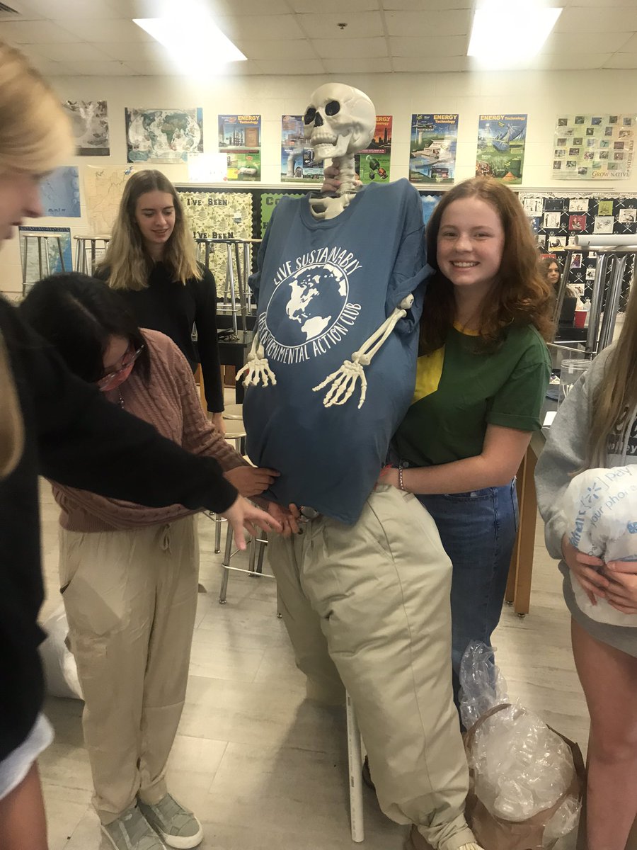 GustinEdVenture's tweet photo. Skully the Riverfest Scarecrow is finally taking shape. We just need our poster and we will be done. If you see him at Riverfest please stop by and say hi! Recycle! Our 🦇 Bat Boxes are almost finished as well. We are aiming for bat week in October for distribution! https://t.co/LJg8w6HG2v