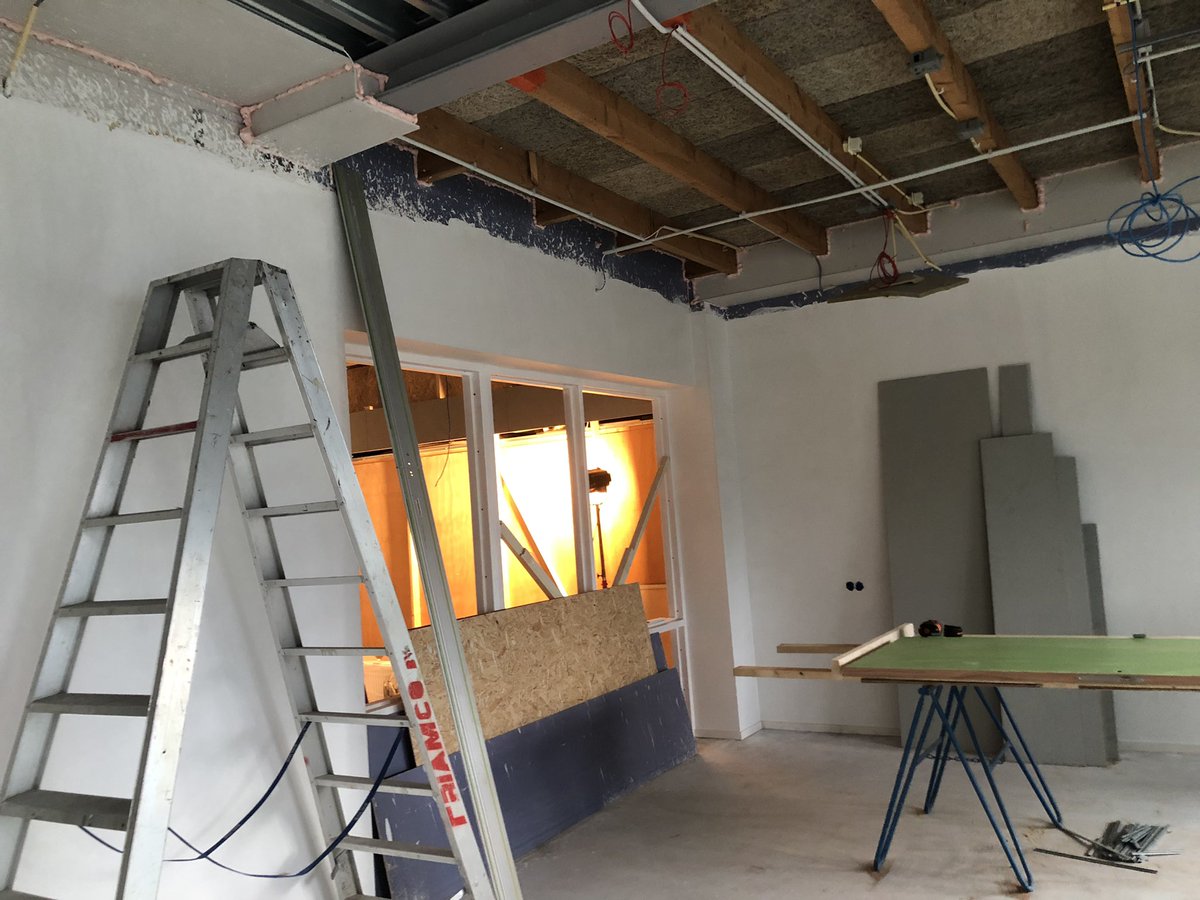 <a href="/Joure/">Joure</a> <a href="/Westermarschool/">Westermarschool</a> afbouw uitbreiding: <a href="/PrangerRosier/">Pranger-Rosier Inst.</a> is druk met aanbrengen w-installaties met brandkleppen boven plafonds. Aannemerscombi <a href="/BCSneek/">BouwCollectief Sneek</a> en #BbvdMeer zorgt voor brandwerende afwerking! 
Mooi bouwteam met ook
#Ambion #Lindhorst <a href="/INNAXie/">INNAX</a> 
#Opnaareenkleurrijkeschool