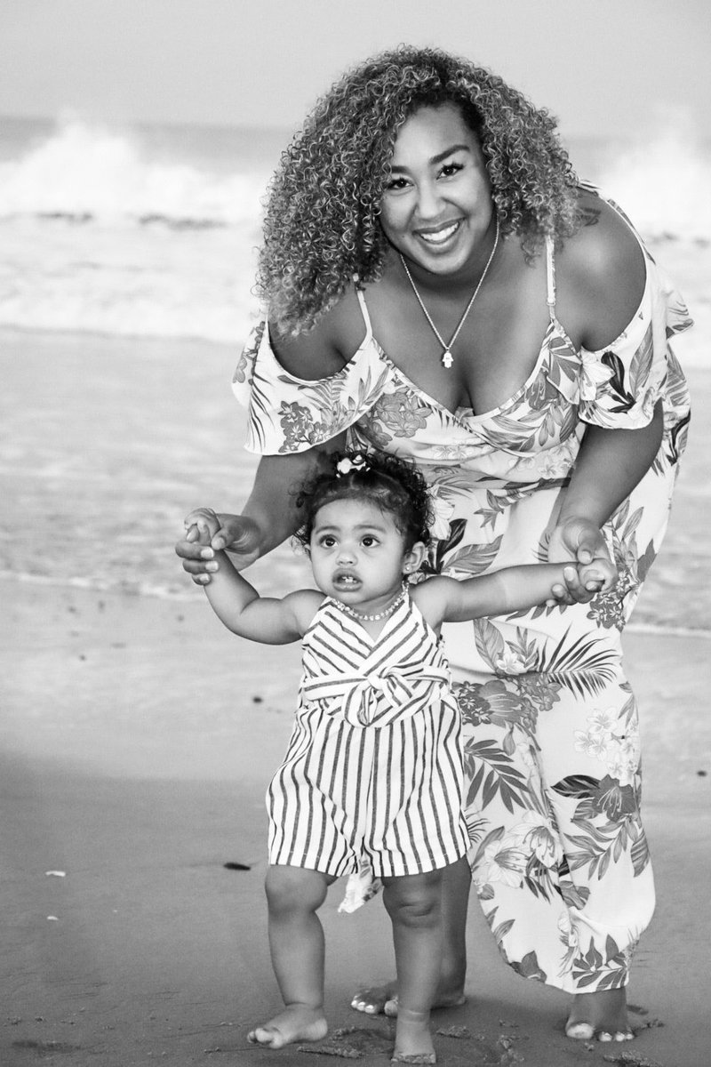 Mommy &amp; me photo shoot 🌺