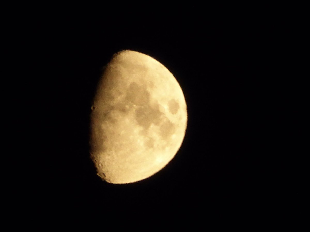 C_M_Bianca's tweet photo. My Little camera did this… looking like a #harvestmoon #moon #badphotographer https://t.co/Ht2gypbl7E