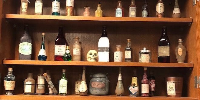 MuggleNet's tweet photo. Ever wanted to feel like a #PotionsMaster? With this #PotterDIY, you can! Create your own potion bottles with this DIY from Becky Davis:
https://t.co/gzF7klegTI https://t.co/zyf83aZZhg