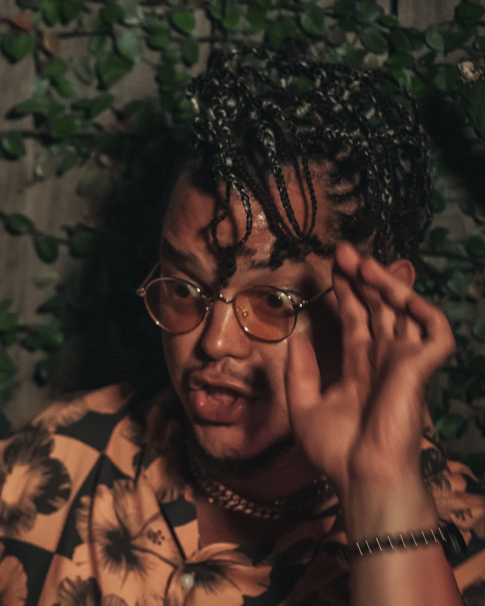 Infinite_T_'s tweet photo. Caption this 3 piece lol best one wins a prize 😂😂😅😅 #captionthis #bestcaptionwins #memeface #lightskinmeme #woahmeme #funnymemes #bestmemewins #roastme #behindthescenes #funnyfaces #bloopers #blackcomedy #braidhairstyles  📸  by @lowlenz_photography Hairstyle @partlevelsbu https://t.co/L9LszSEAPa