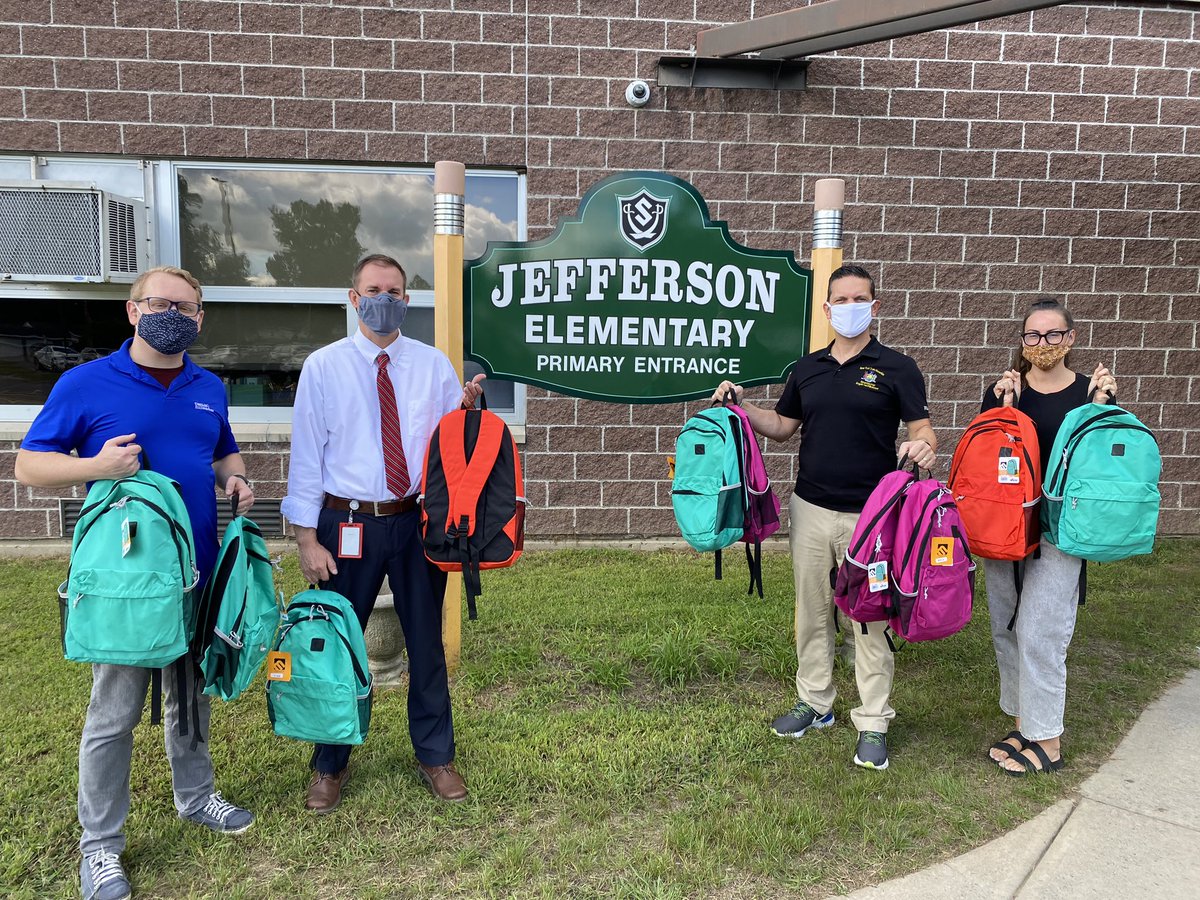 HillandMarkes's tweet photo. We were joined by @angelosantabarb to drop off backpacks at Fort Plain and Jefferson Elementary for our #BackpackGiveback fundraiser.✏️

School is in session and we have been honored to drop off over 1,000 backpacks and $15,000 worth of supplies to schools around NY! 

💙💙 https://t.co/l6ecHG0sv8