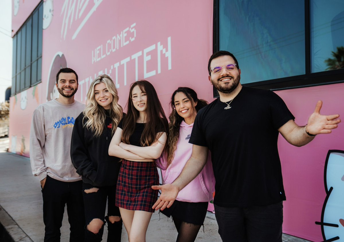 CouRageJD's tweet photo. WELCOME @TinaKitten TO @100Thieves! https://t.co/j9Z9KVRVYz