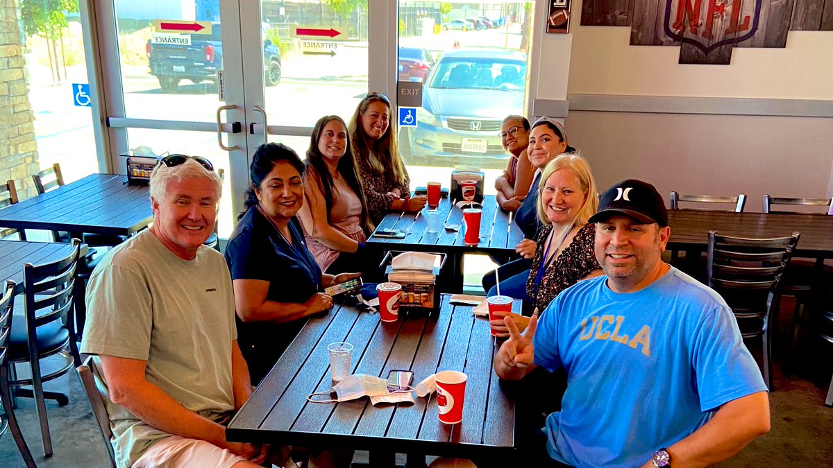DeckerPUSD's tweet photo. Way to put the T in #PTA at lunchtime! It’s #deckerPTA day at #pomonapizzaco from 11-9 🍕🥗 @1stDistrictPTA @CaliforniaPTA #TisforTeacher #PTAfundraiser #SupportLocalBusinesses #deckermakeswaves #proud2bepusd https://t.co/AjrDx5cLZZ