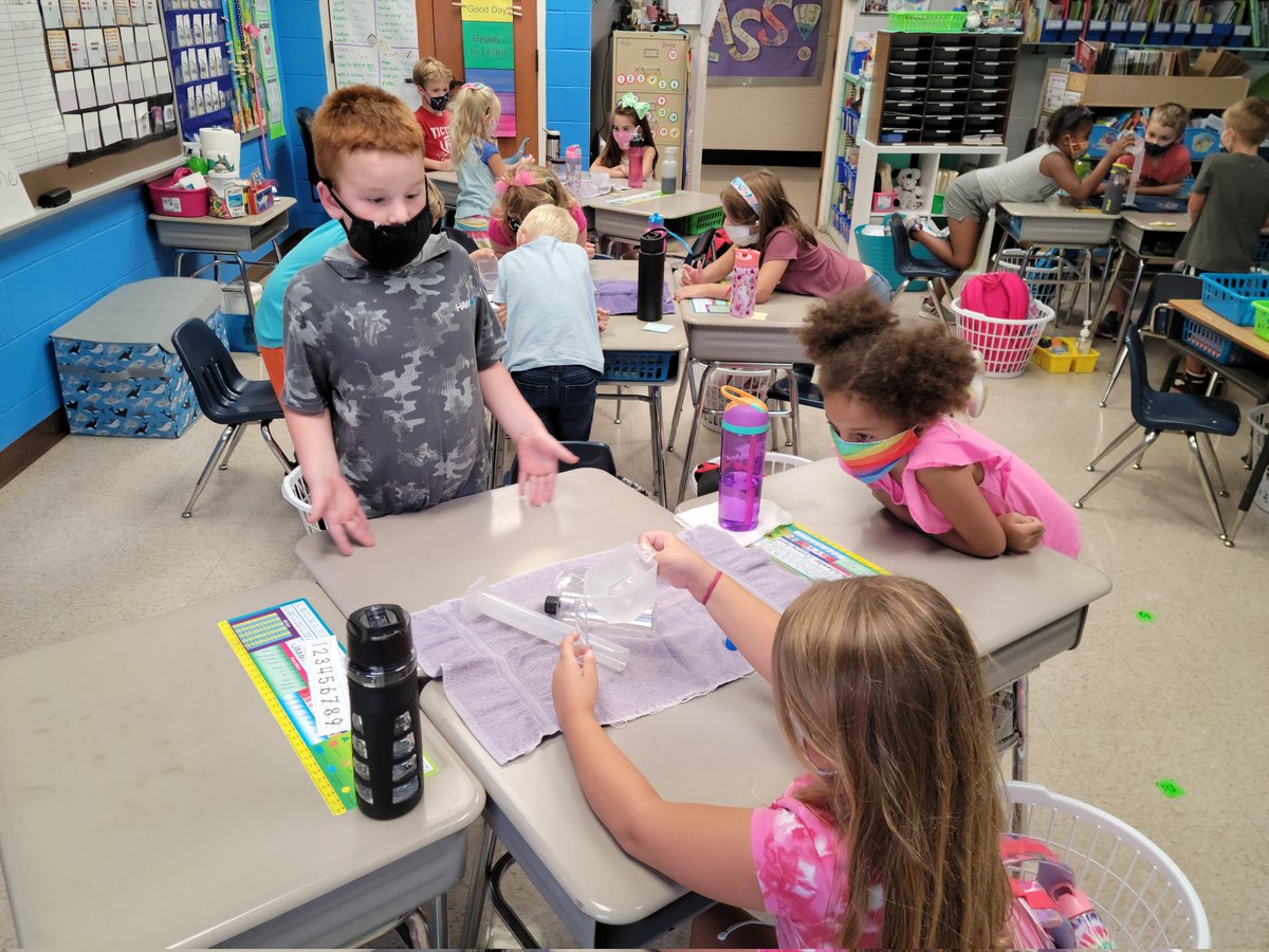 ssharks98's tweet image. States of Matter discovery: Liquids take the shape of their container