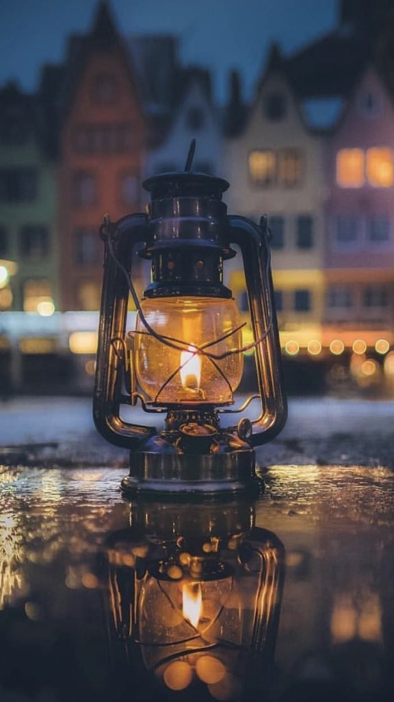 لاتلعن النور بسراجي ..
ويعيش حسك بتعتيمه..