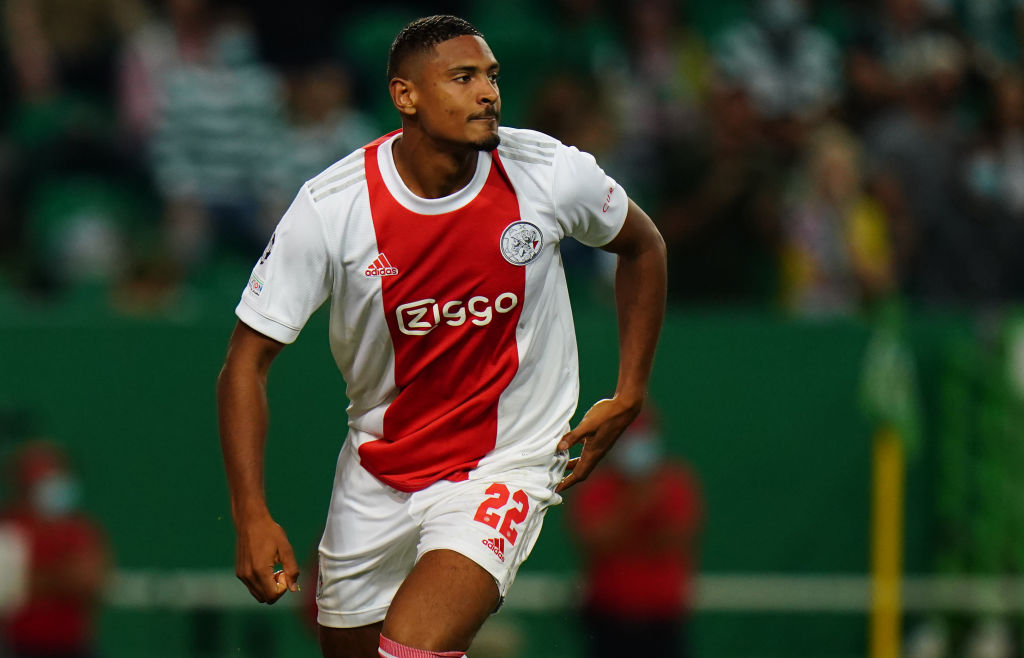 OptaJean's tweet photo. 4 - Sébastien Haller n'est que le second joueur à inscrire un quadruplé pour son 1er match de Ligue des Champions, après Marco van Basten en novembre 1992 (avec Milan v Göteborg). Stupéfiant. #SPOAJA https://t.co/21Q4BxPRZo