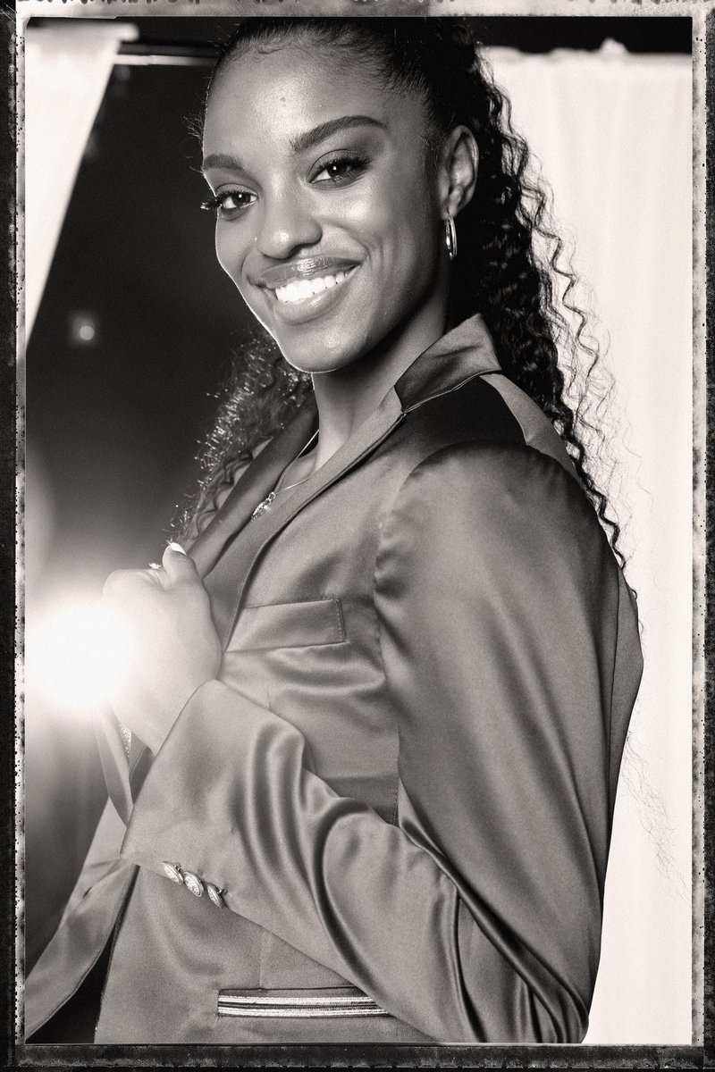 TheSkyShowCHI's tweet photo. Professionally shot photoshoot photos of Diamond DeShields for the TL ๐๐๐ #Skytown #DiamondWatching #TeamDeShields https://t.co/AvriogiRa2