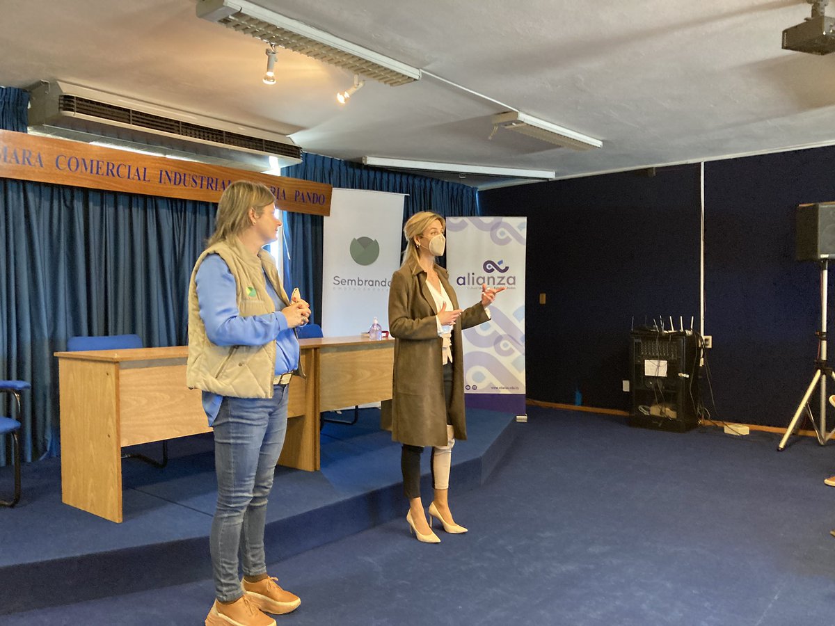En representación de Overactive, Juan illarramendi , Head de Experience Design participó el día de hoy en CCIAP de Pando junto al equipo de Sembrando TIC y Presidencia de la República junto a Lorena Ponce de León.

Conversamos acerca del programa Sembrando TIC y sus colaboradores