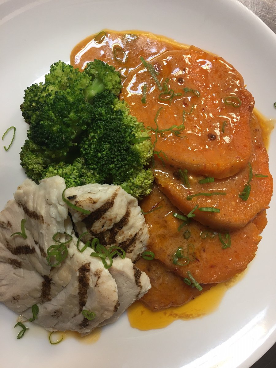 chefhotdish's tweet photo. https://t.co/OmjzxpIM3c Smoky, sweet and absolutely amazing!  This side dish will be a new favorite at your next holiday gathering!  Give it a try!  👩‍🍳 https://t.co/M0yZFpPEpm