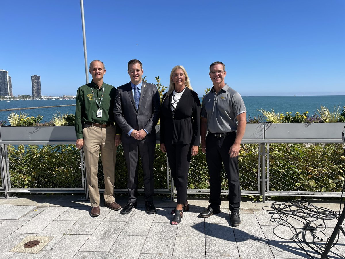 What an awesome day for the Reed-Custer School District. I feel blessed to be invited by Senator Rezin to today’s signing of historic energy legislation. Senator Rezin and Representative Welter did amazing work throughout this entire process!