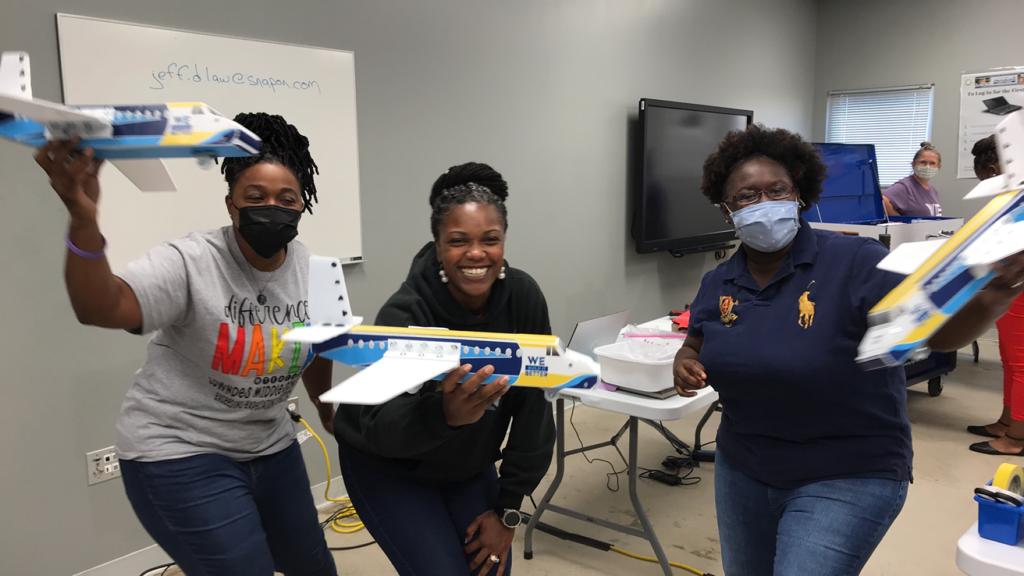 DirectorBake's tweet photo. Day 3- WBIB workshop was a blasted. We built circuits and airplanes. #45ctc #careertechfun https://t.co/mhgu0zu2Zl