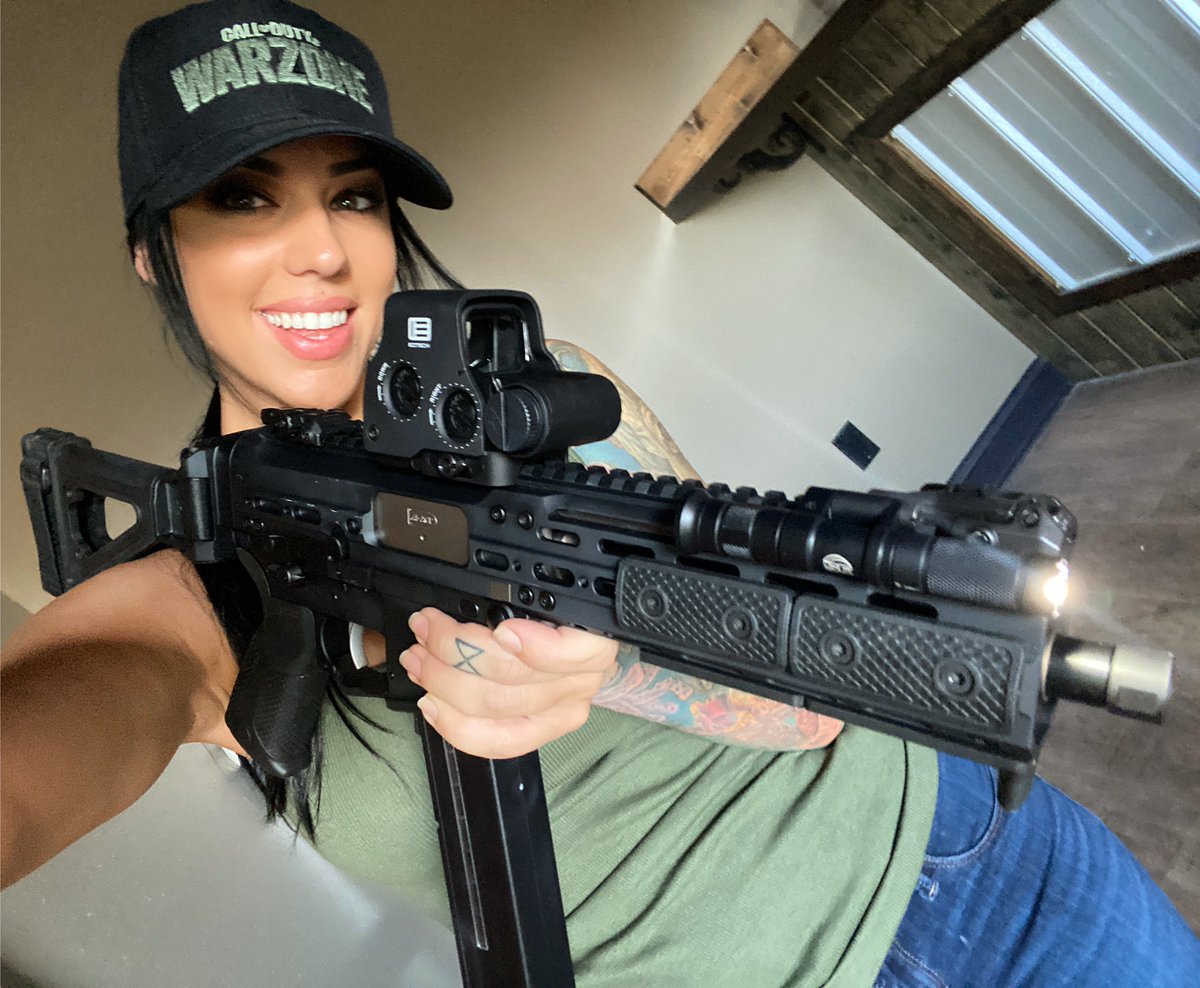 My new bedside is officially decked out. <a href="/lwrci/">LWRC International</a> smg45 with a <a href="/SureFireLLC/">SureFire</a> micro scout light and an  @EOTechInc for the cherry on top 🥰