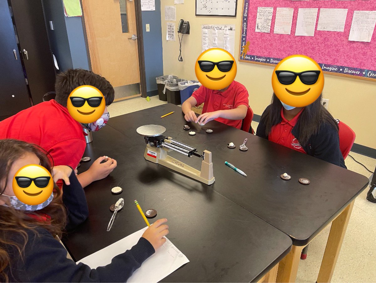 1jetsfanlc's tweet photo. My kids figured out that double stuffed Oreos donโt have double the amount of creme regular Oreos do. They did awesome. Great science conversations! #dcssrocks #scienceiscool https://t.co/1hGLUDEiCx