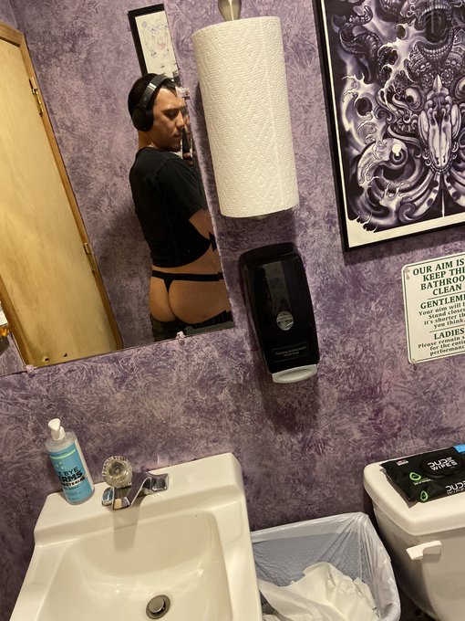2 pic. Wish someone could fuck me at work ? #malepower #thongexposed #thongmen #xxx #bisexual #hardcock