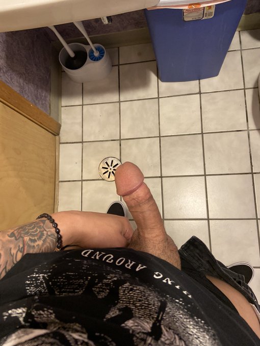 3 pic. Wish someone could fuck me at work ? #malepower #thongexposed #thongmen #xxx #bisexual #hardcock