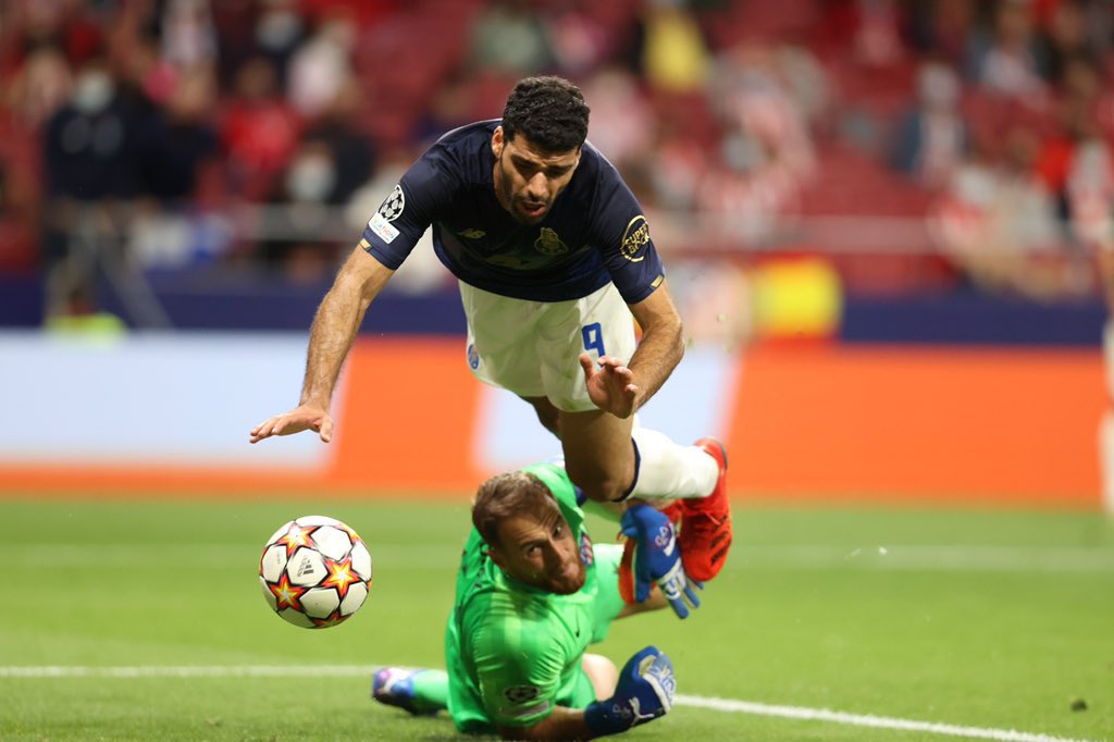 tavodefreitas_'s tweet photo. Año tras año, contra todo y todos. Siempre protagonistas en Champions compitiendo ante los mejores equipos de Europa y contra toda la mafia de la UEFA.

En la última estuvimos entre los ocho mejores, y esta vez los robos tampoco podrán con nosotros. Qué lindo es ser del Porto. 💙 https://t.co/A2f3E3sSCy