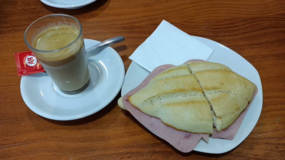 FerMorillo79's tweet photo. @Rafa_Arjona_ @AdobitoTrianero @sultantrianero @SICSevilla Apúntate cuando quiera después tenemos examen aquí jaja https://t.co/IVKLJfQk2c