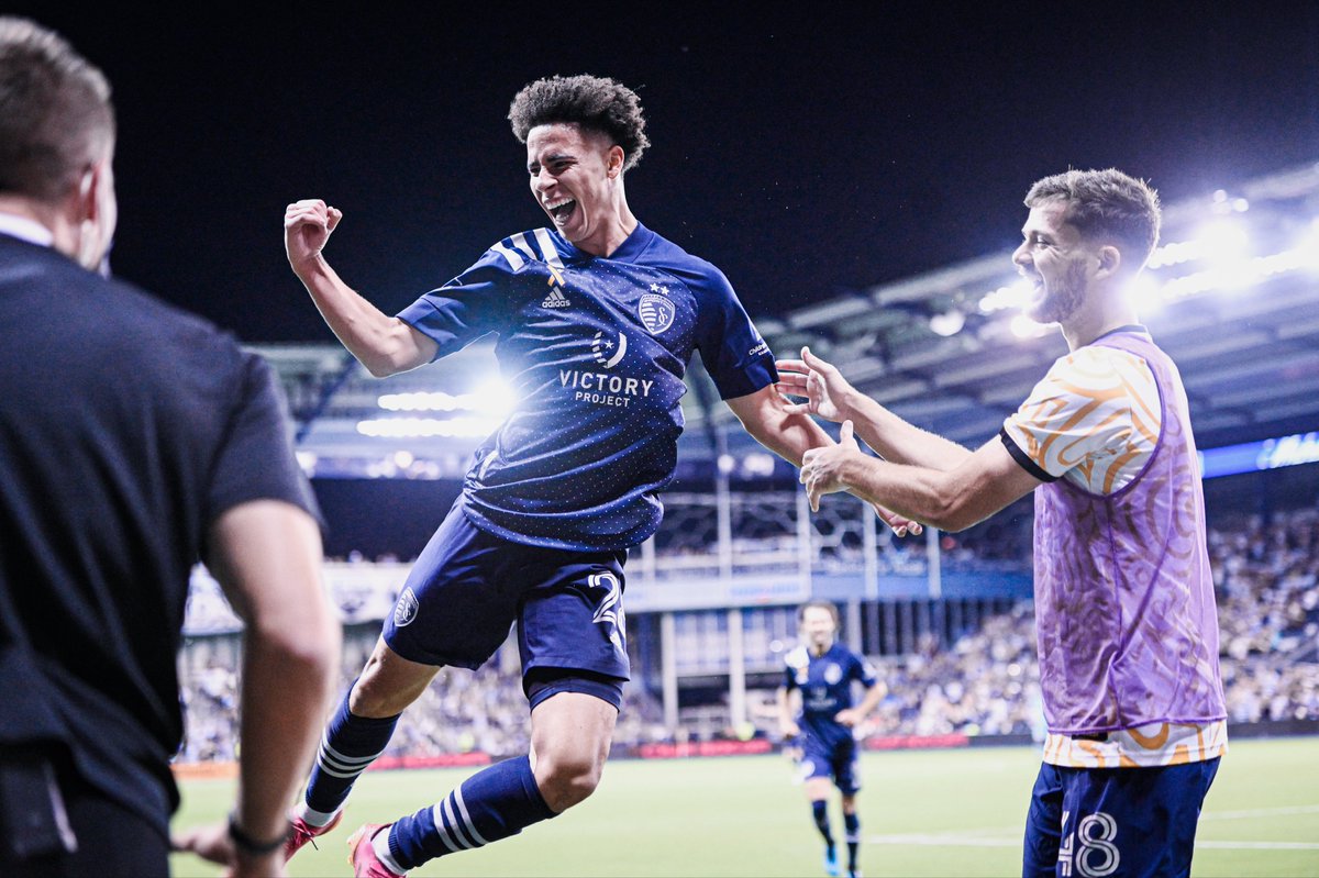 SportingKC's tweet photo. That 4-0 feelin’ 😄

#SportingKC https://t.co/ijqweWyAs6