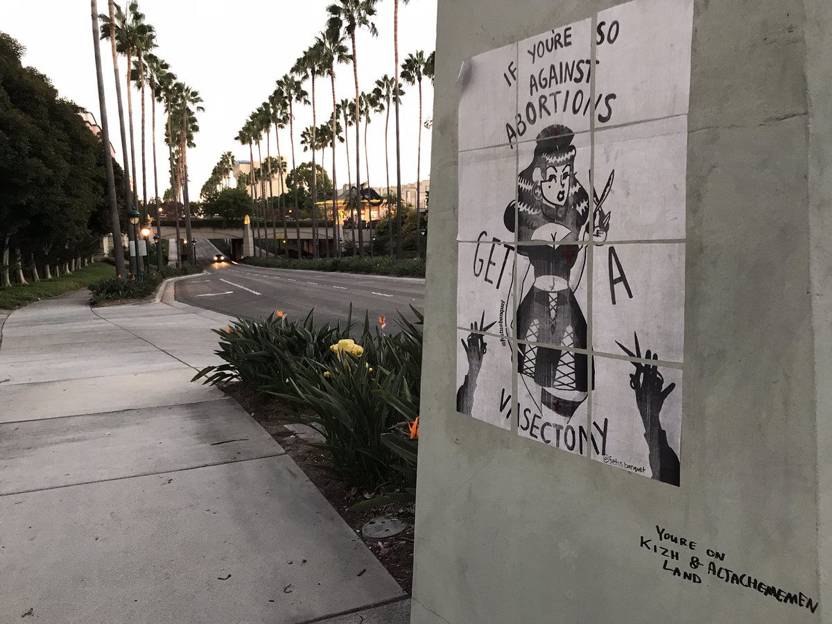 MagicAndWalnut's tweet image. A graffiti artist has defaced a @Disneyland Monorail beam along Disneyland Drive with unusually elaborate artwork. The artwork is credited to someone who goes by FetusBanquet on Instagram.