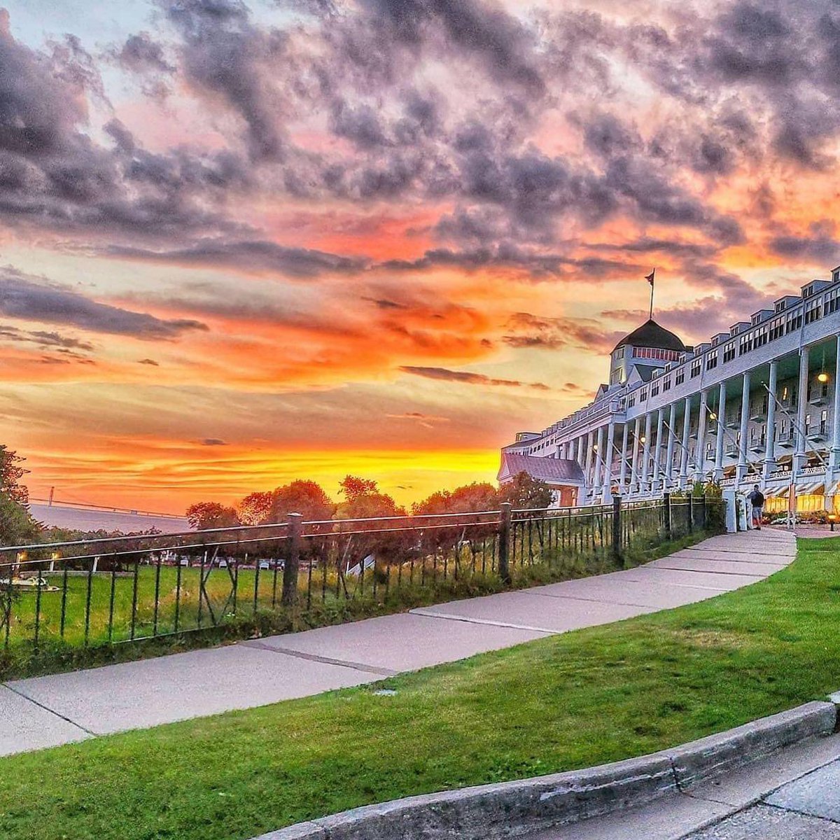 ThreadsMackinac's tweet image. A truly stunning evening at the Grand Hotel, Mackinac Island, Michigan

📷 MI Mackinac Photography
