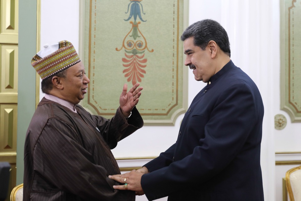 🇻🇪 Presidente <a href="/NicolasMaduro/">Nicolás Maduro</a> sostuvo un encuentro con el secretario general de la Organización de Países Exportadores de Petróleo (OPEP), Mohammad Barkindo, en el Palacio de Miraflores.
#LaPatriaSeDefiende