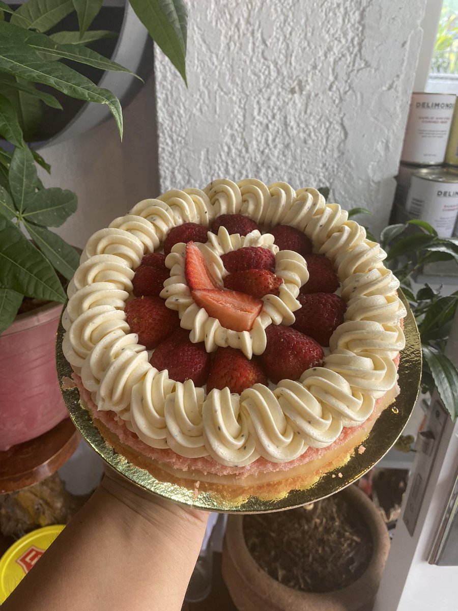 justbakecoz's tweet image. Assembling our amazing neopolitan cake - 3 distinct flavors with the types of filling into 1 delish dessert. #justbakecoz #baguio #cake