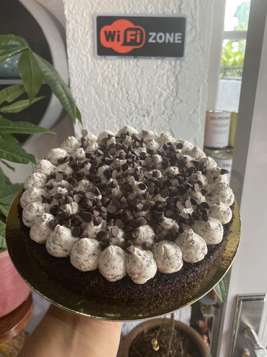 justbakecoz's tweet image. Assembling our amazing neopolitan cake - 3 distinct flavors with the types of filling into 1 delish dessert. #justbakecoz #baguio #cake