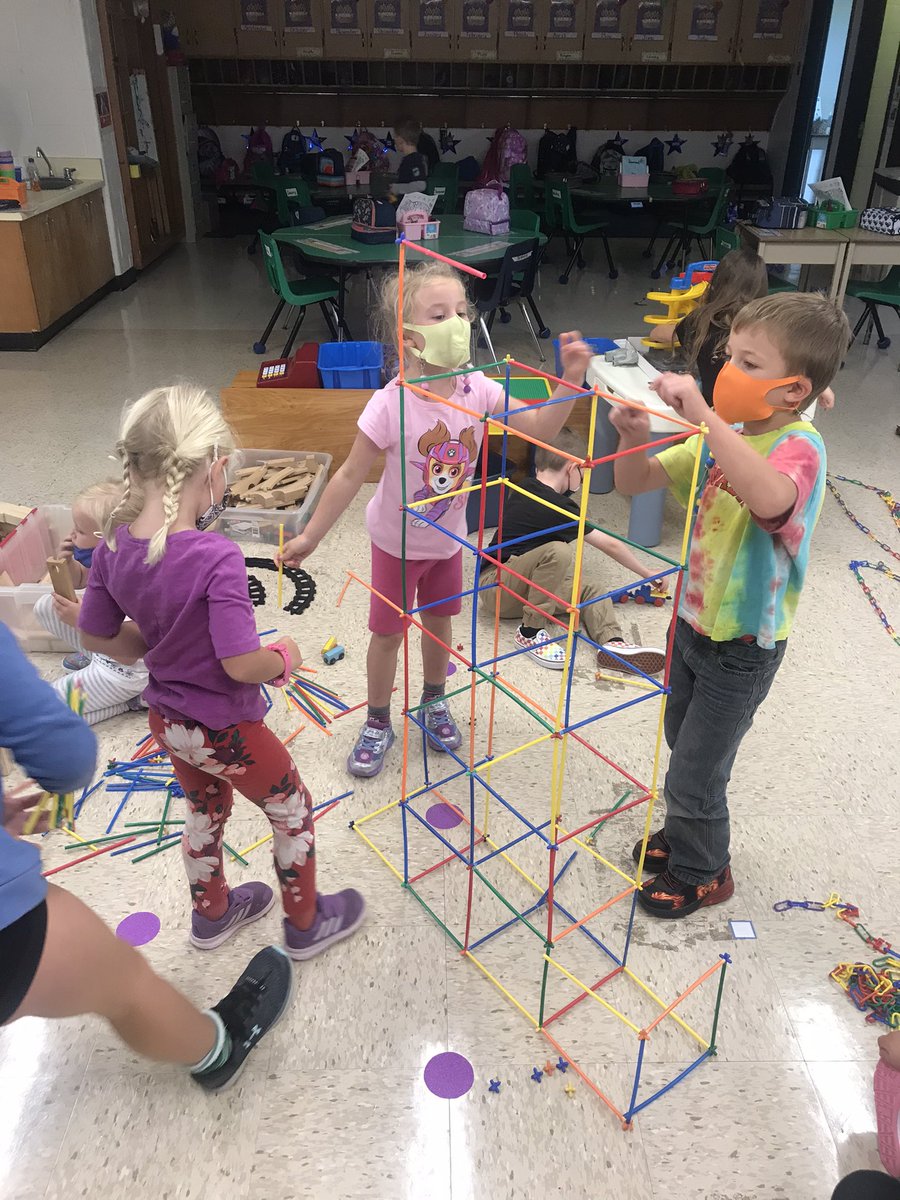 AnaRand6's tweet image. Estimation activities provide an excellent opportunity for problem solving. Ss used straws and blocks as a point of reference and to guessed how many of each would be needed to measure their height! @alcdsb_shrt, #estimate, #math, #SoftStart, #Kindergarten, #grade1
