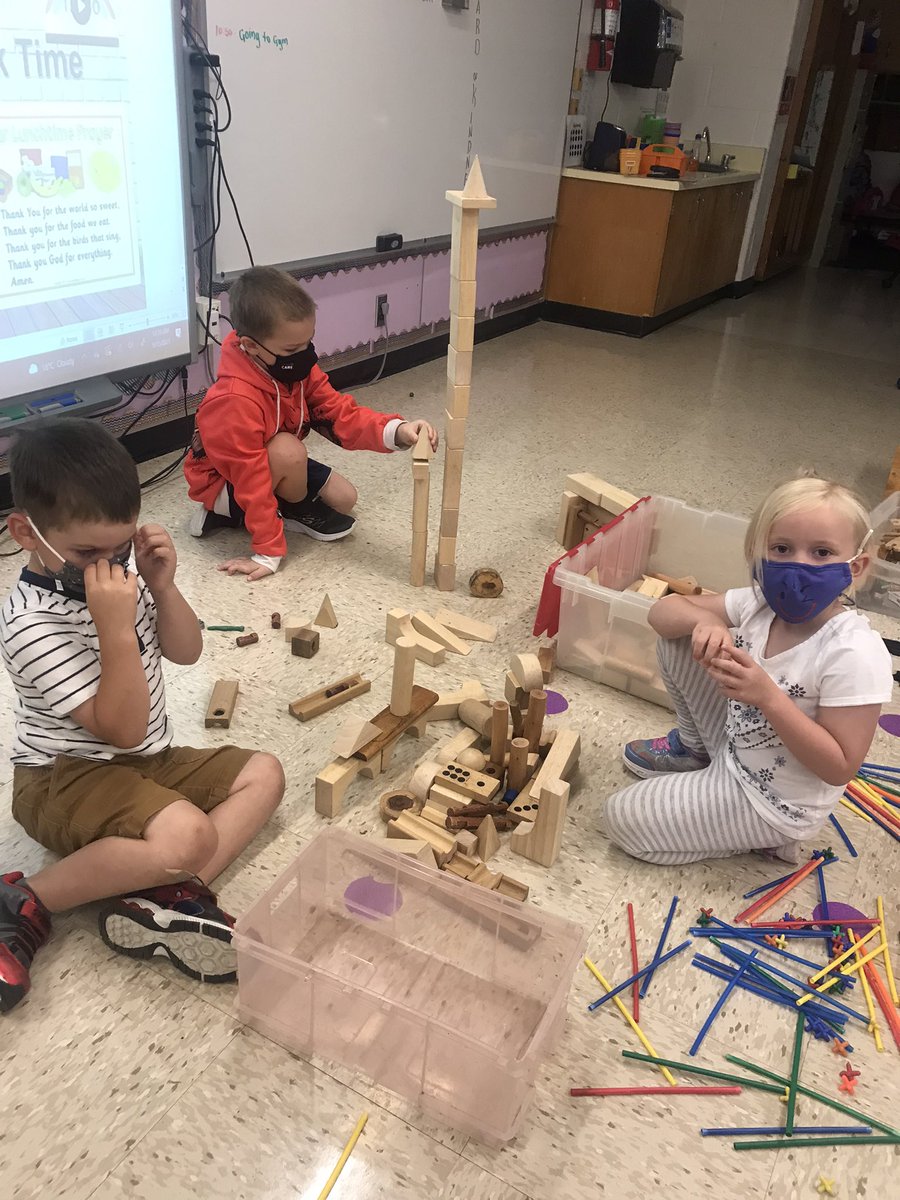 AnaRand6's tweet image. Estimation activities provide an excellent opportunity for problem solving. Ss used straws and blocks as a point of reference and to guessed how many of each would be needed to measure their height! @alcdsb_shrt, #estimate, #math, #SoftStart, #Kindergarten, #grade1
