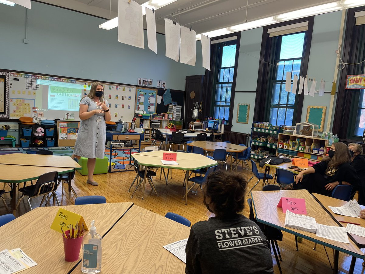 OtisSchool's tweet photo. Thanks to our families for stopping by our Curriculum Night! #network6 #familynight @ChiPubSchools @CPSNetwork6 @cps__face https://t.co/Wy9NWgeZuy