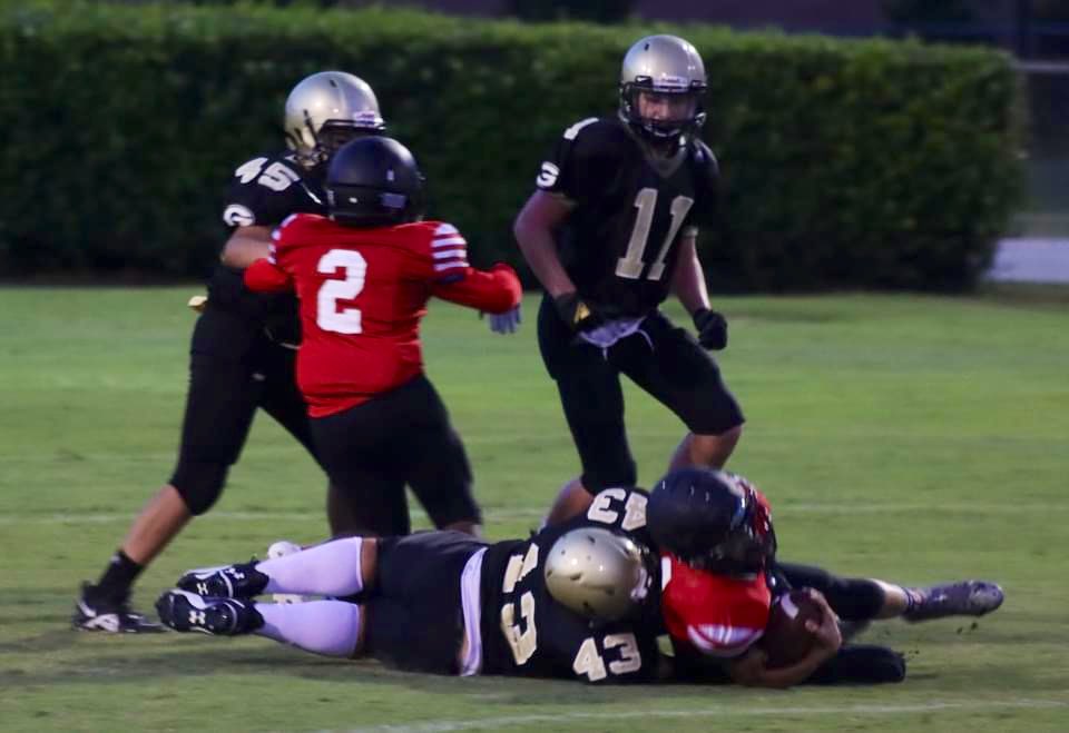 AidenJones_2026's tweet photo. Game 1 = Sack City 
Double team won’t keep me from getting where I need to be. 
#adj43 #sacked #winnersworkhard #championsworkharder https://t.co/6pGI3Cok1x