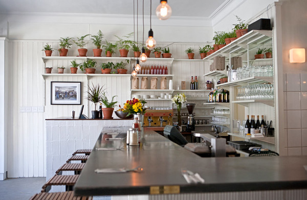 Cape Town restaurants severely impacted by ongoing taxi violence upflow.co/l/c8JF